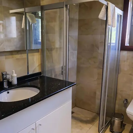 Apella 3*